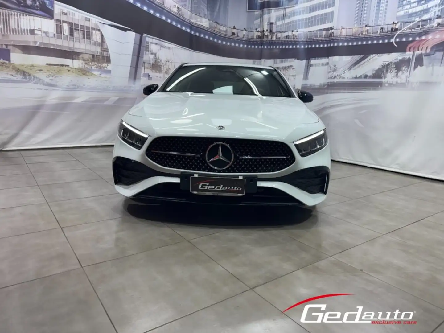 Mercedes-Benz A 180 d Automatic AMG Line Premium NIGHT FULL-LED NAVI Blanc - 1
