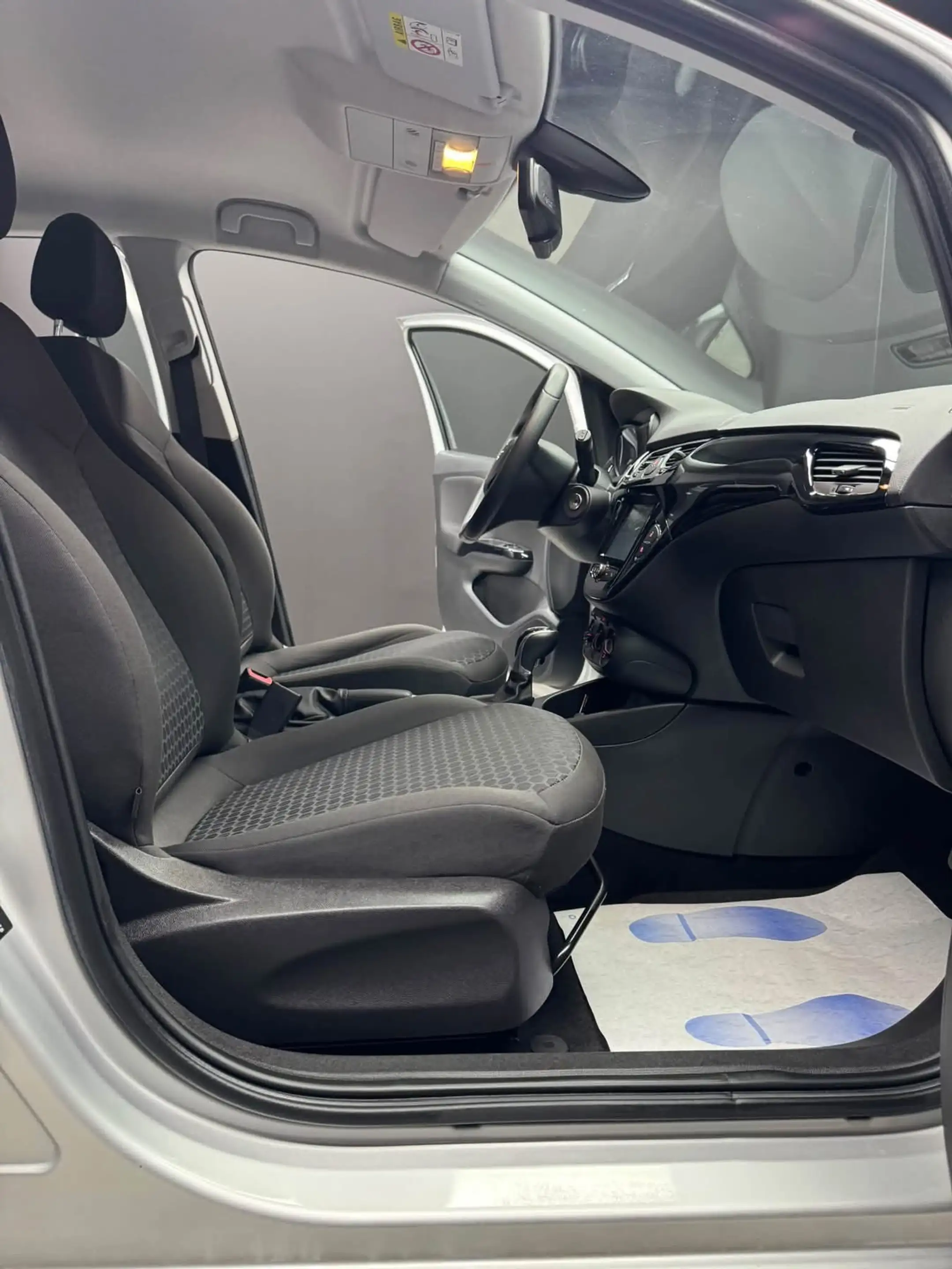 Opel Corsa Corsa 1.4i **12 mois de garantie** — photo 11
