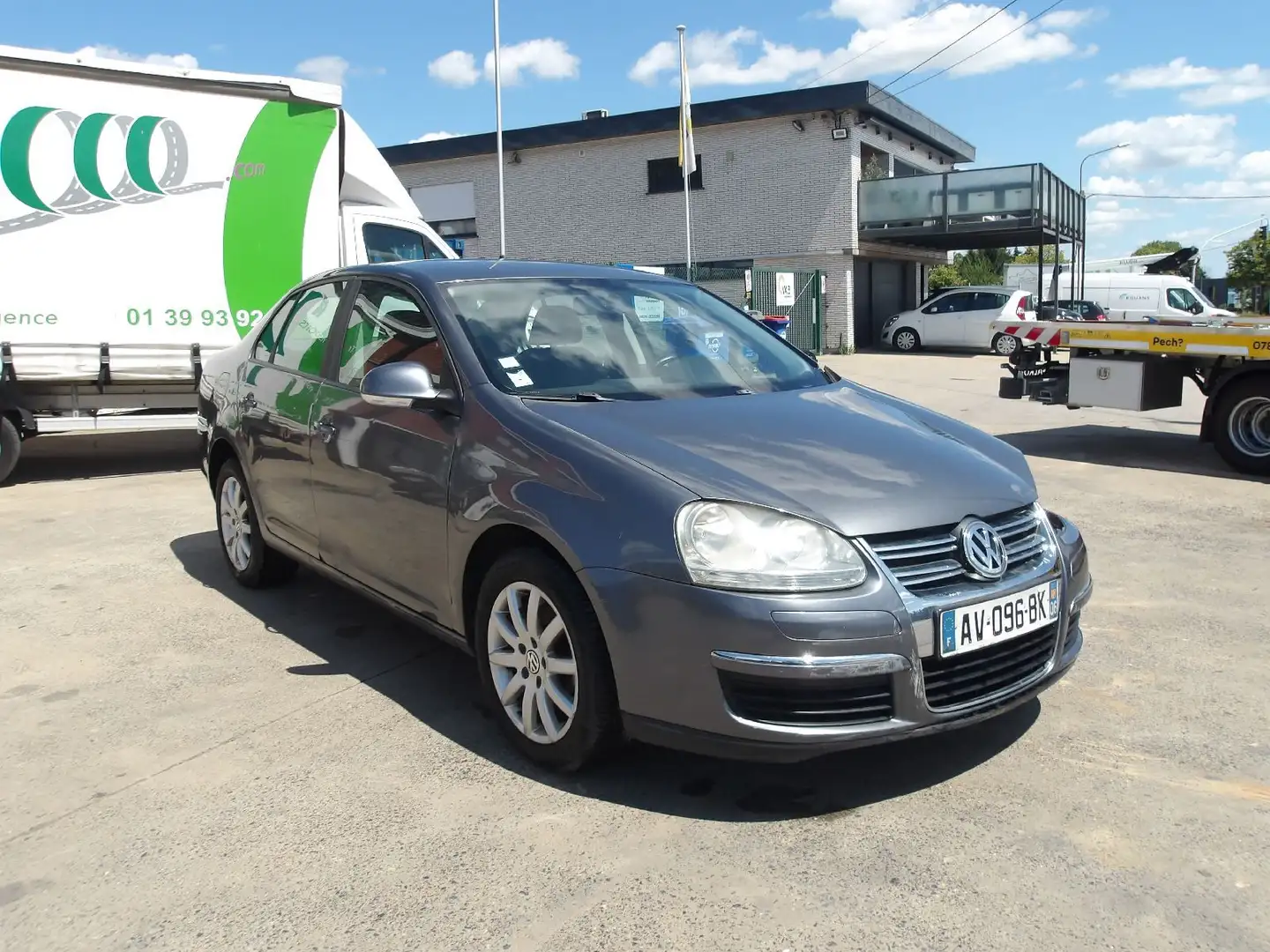 Volkswagen Jetta Сірий - 1