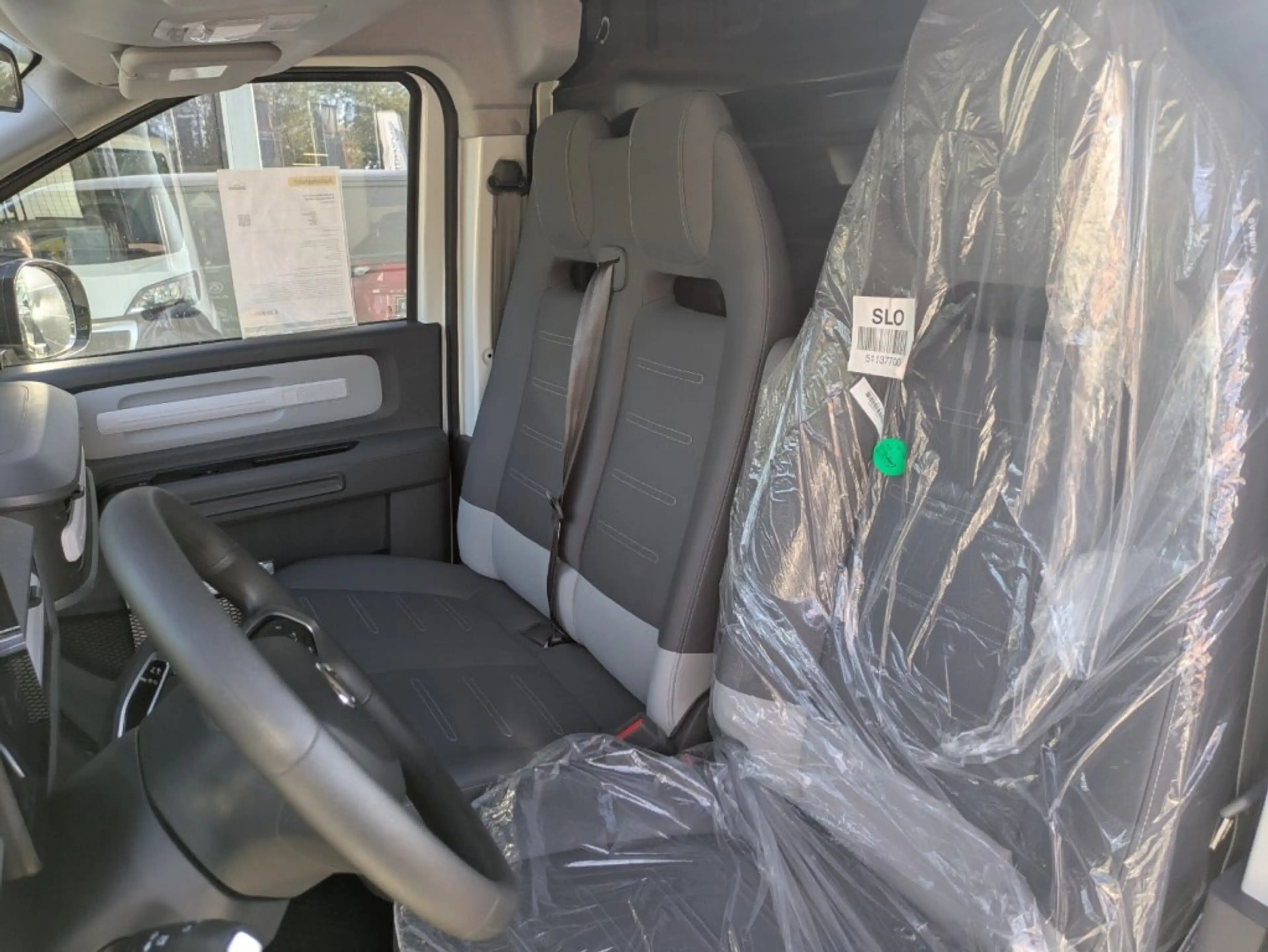 Maxus eDeliver 5 L1H1 64kWh double sliding — photo 8