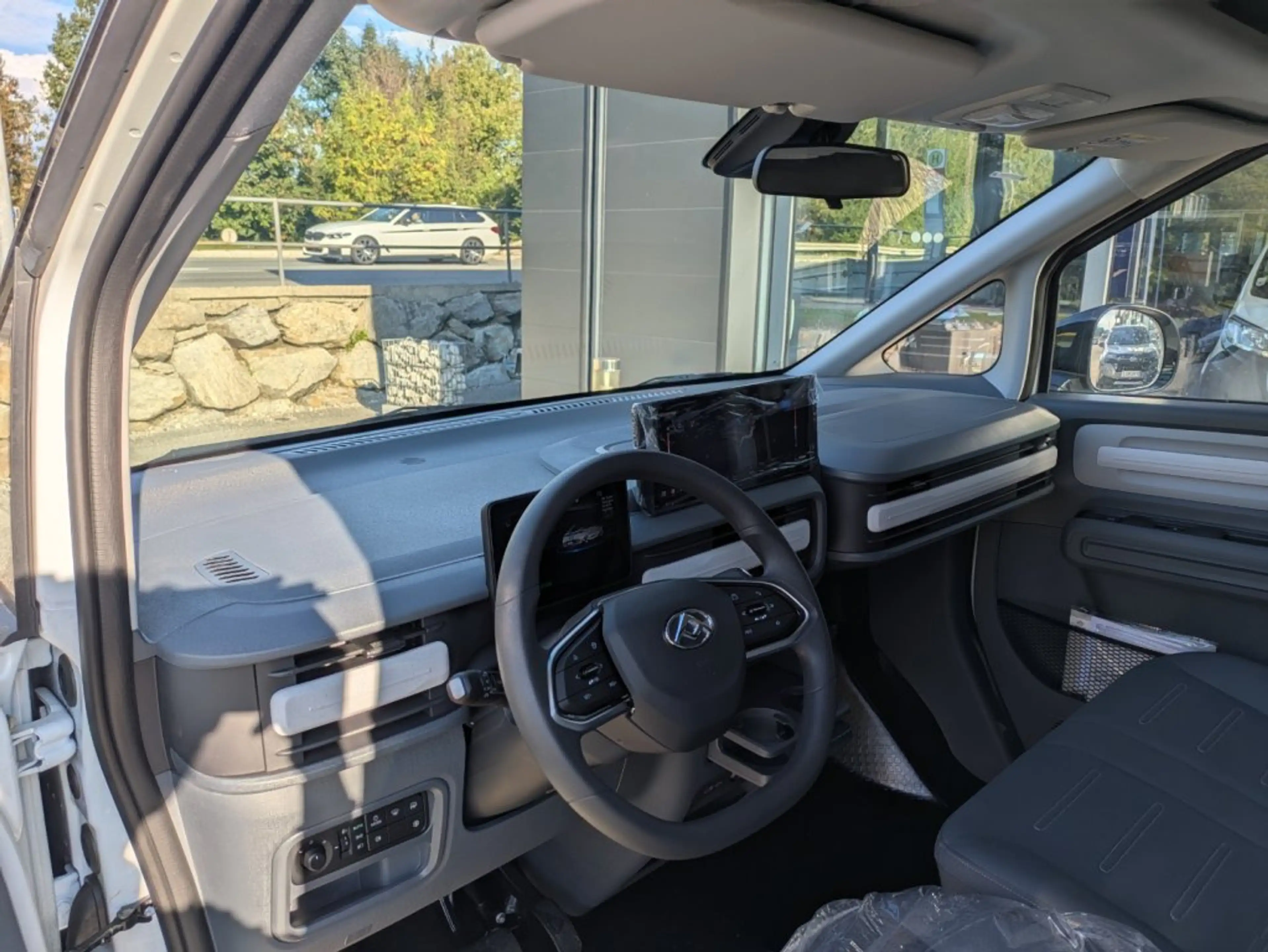 Maxus eDeliver 5 L1H1 64kWh double sliding — photo 7