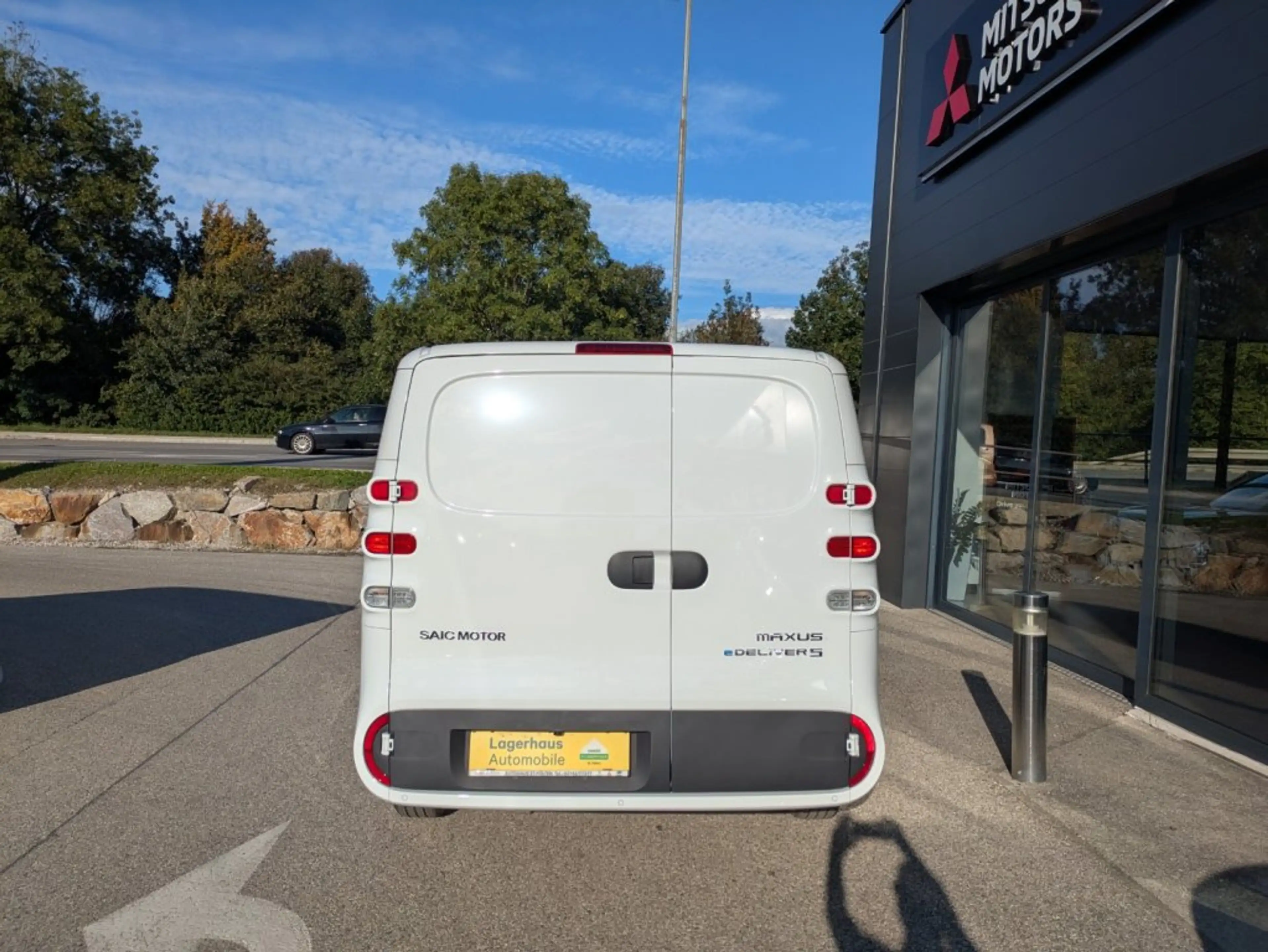 Maxus eDeliver 5 L1H1 64kWh double sliding — photo 6