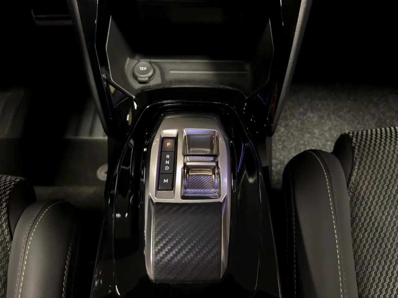 Peugeot 208 1.2 hybrid GT 145cv e-dcs 6, миниатюра 13