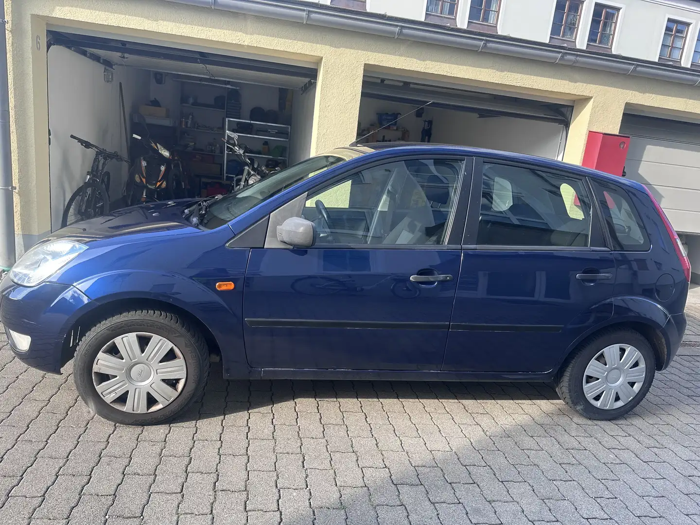 Ford Fiesta Futura Blau - 2