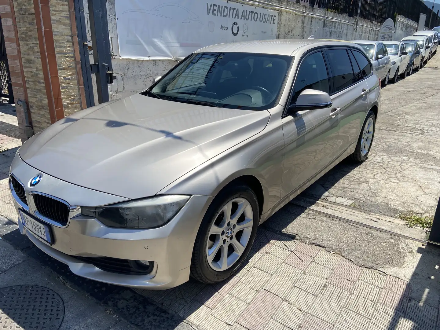 BMW 320 320d Touring xdrive Attiva 184cv - 2