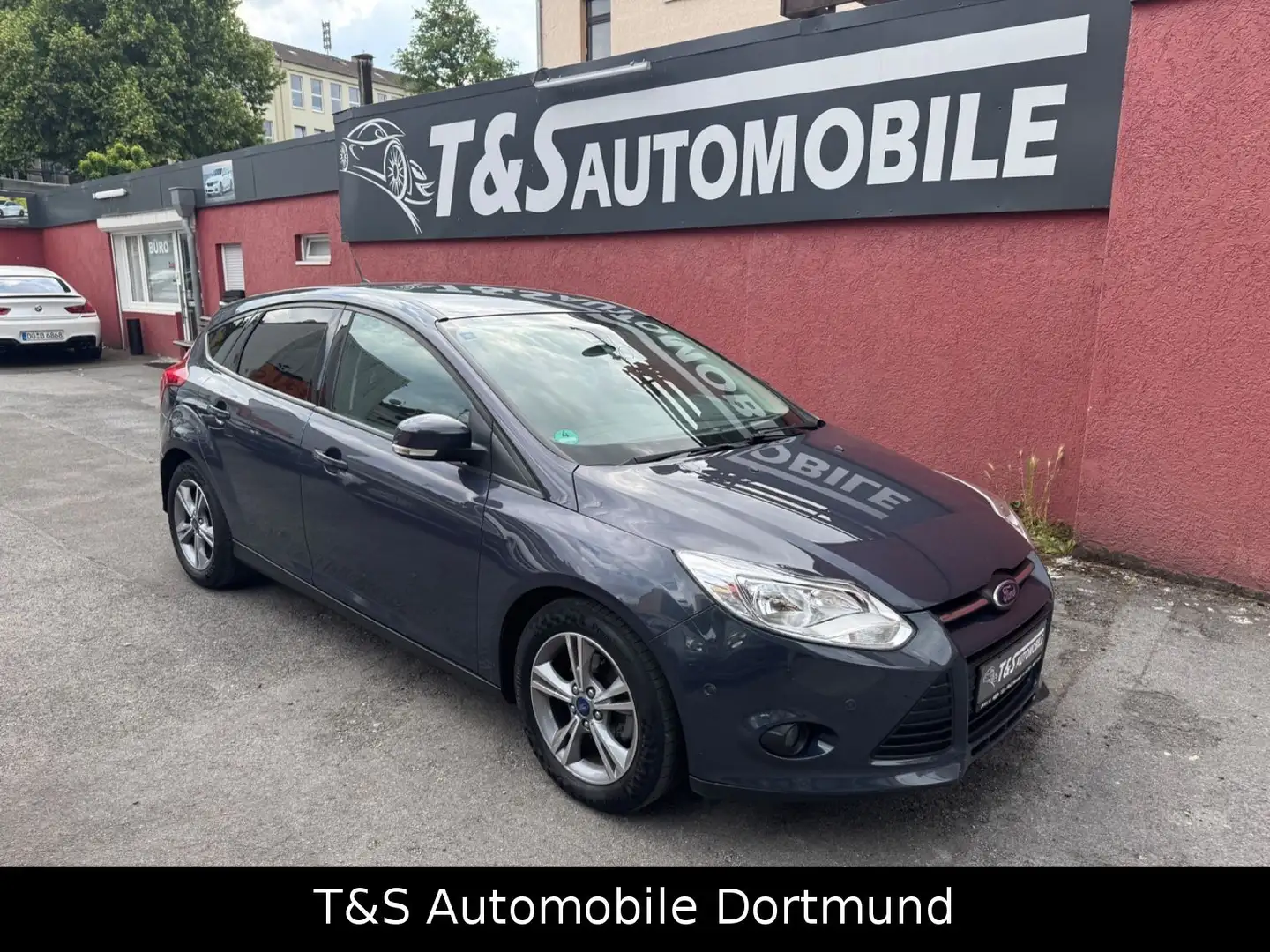 Ford Focus 1.0 Ecoboost-Navi-PDC-SHZ(Tüv&Service Neu) Grau - 1