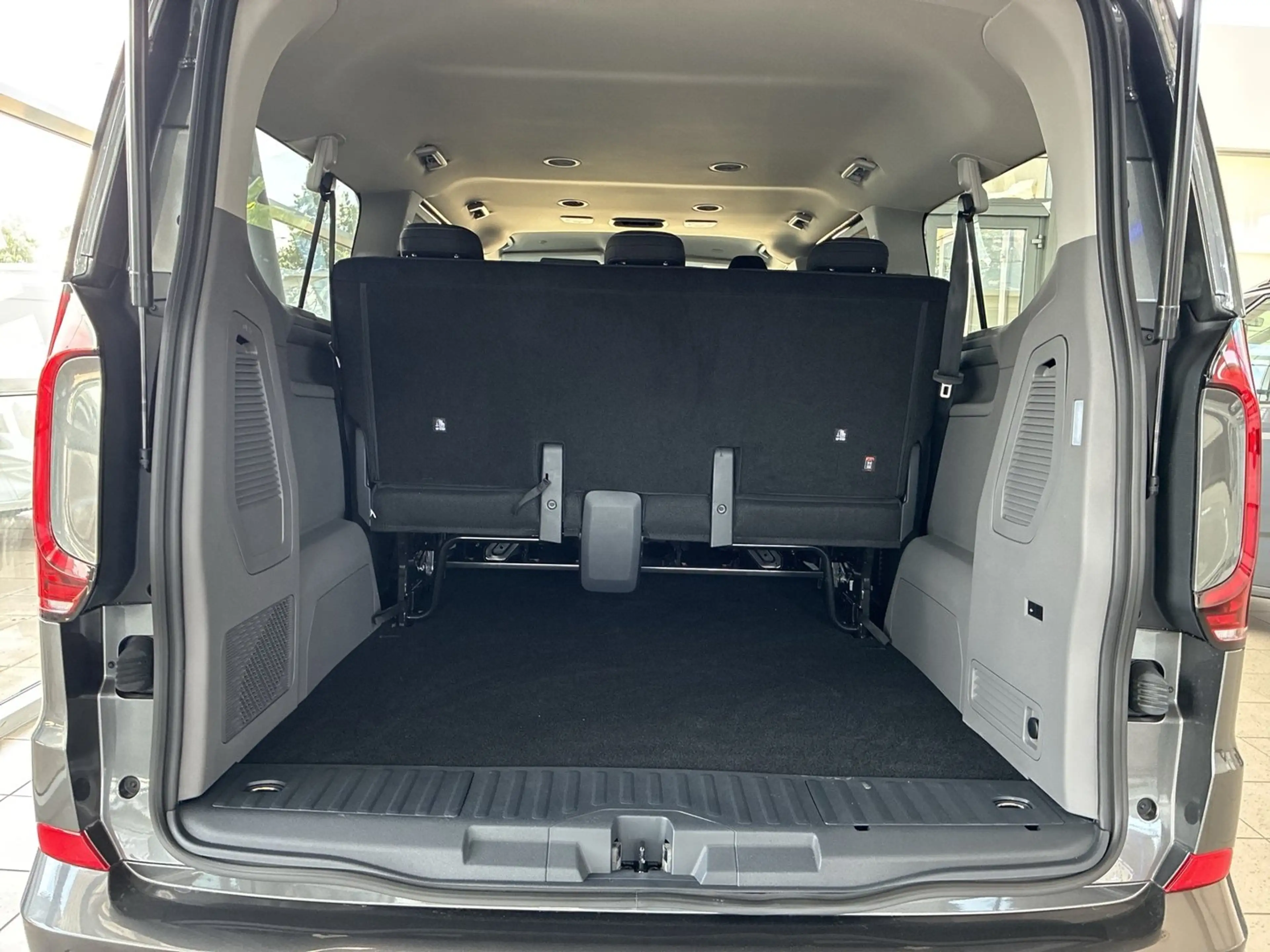 Volkswagen T7 Caravelle VW T7 Caravelle Life LR TDI 4MOTION — photo 5