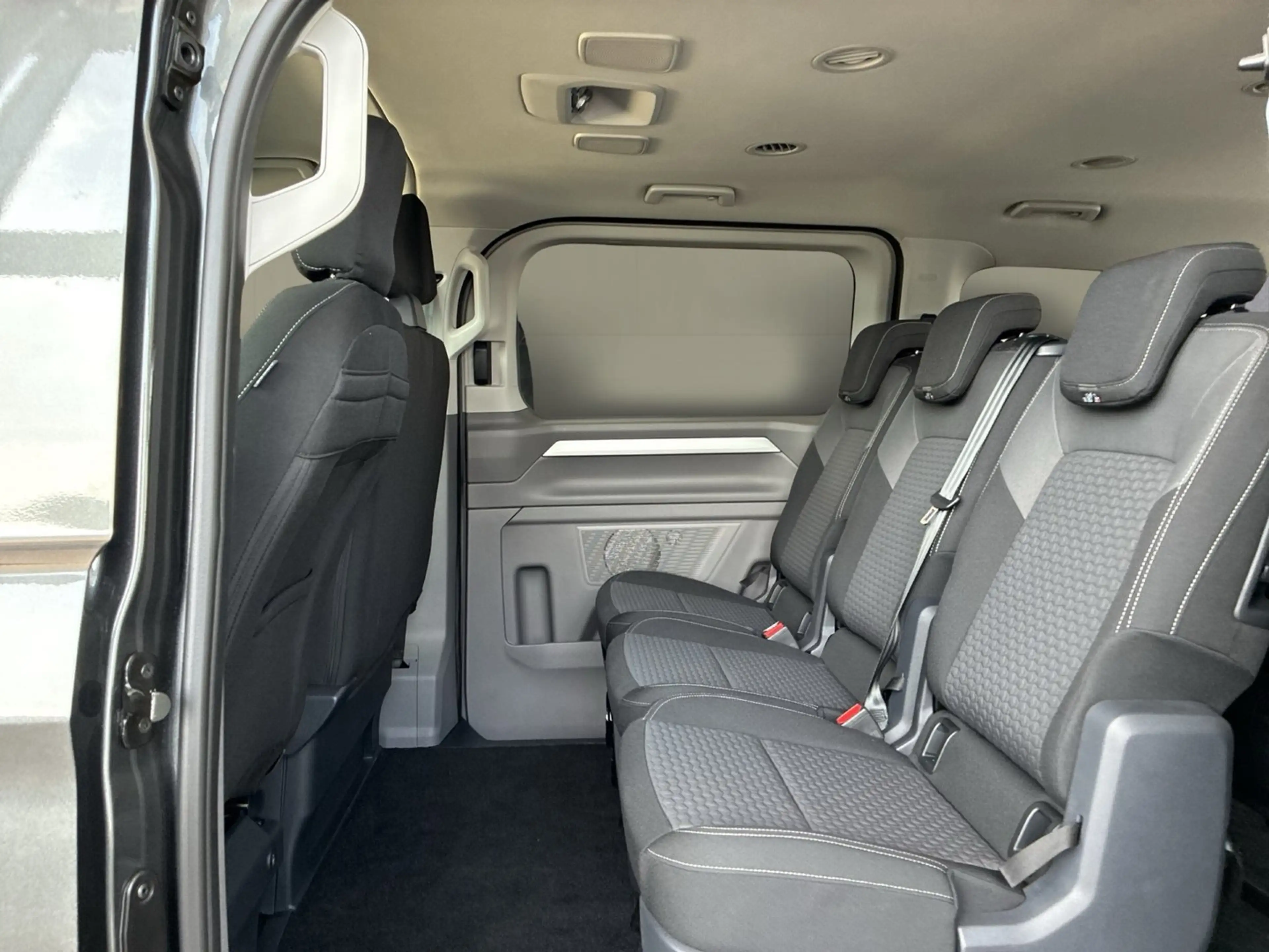 Volkswagen T7 Caravelle VW T7 Caravelle Life LR TDI 4MOTION — photo 7