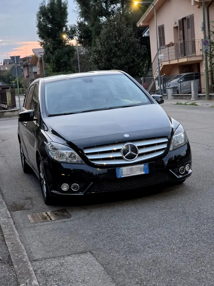 Mercedes-Benz B 180