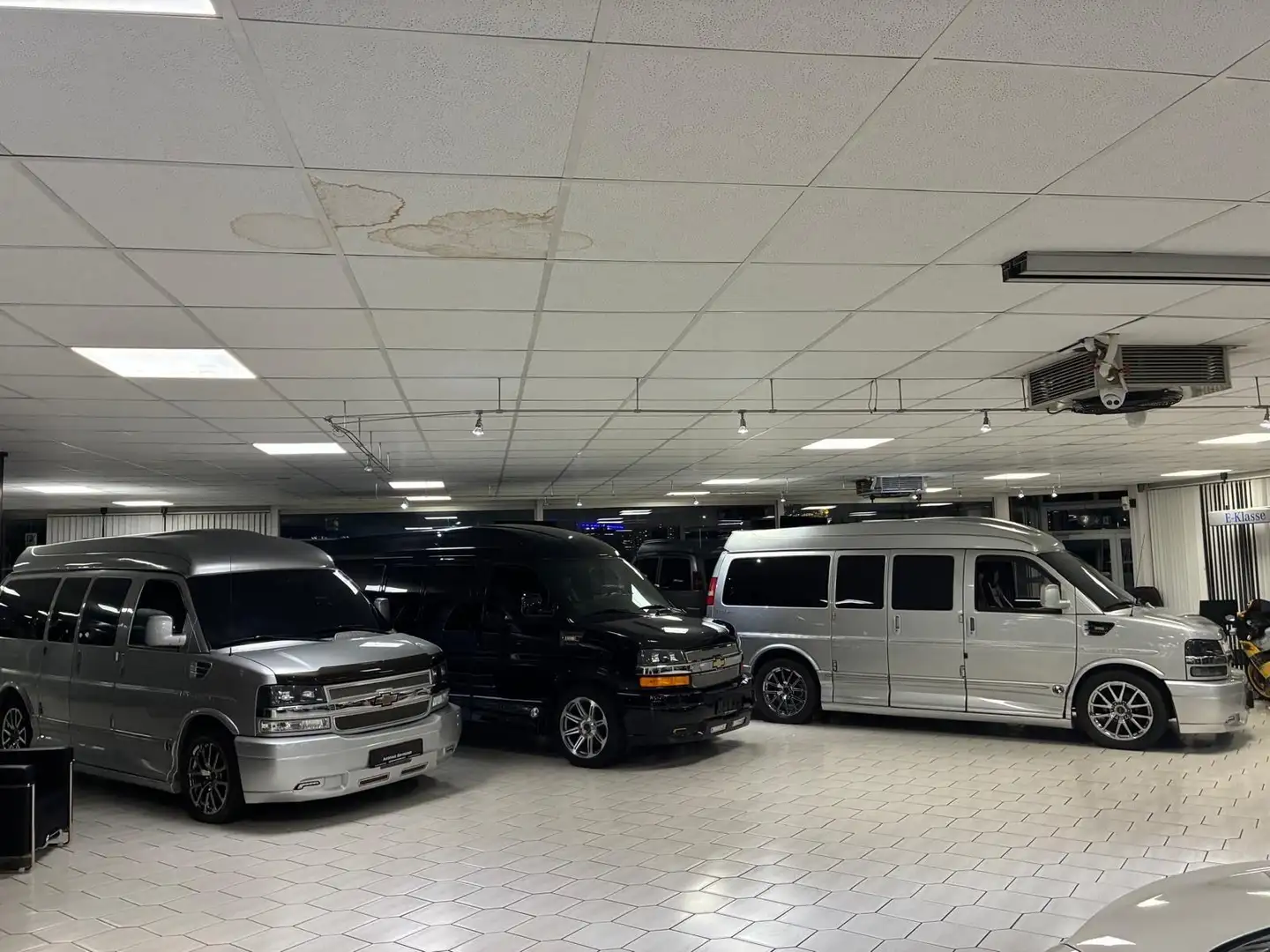 GMC Savana 5,3l V8 Explorer Limited SE Silber - 2