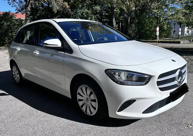 Mercedes-Benz B 180 B 180 (247.084)