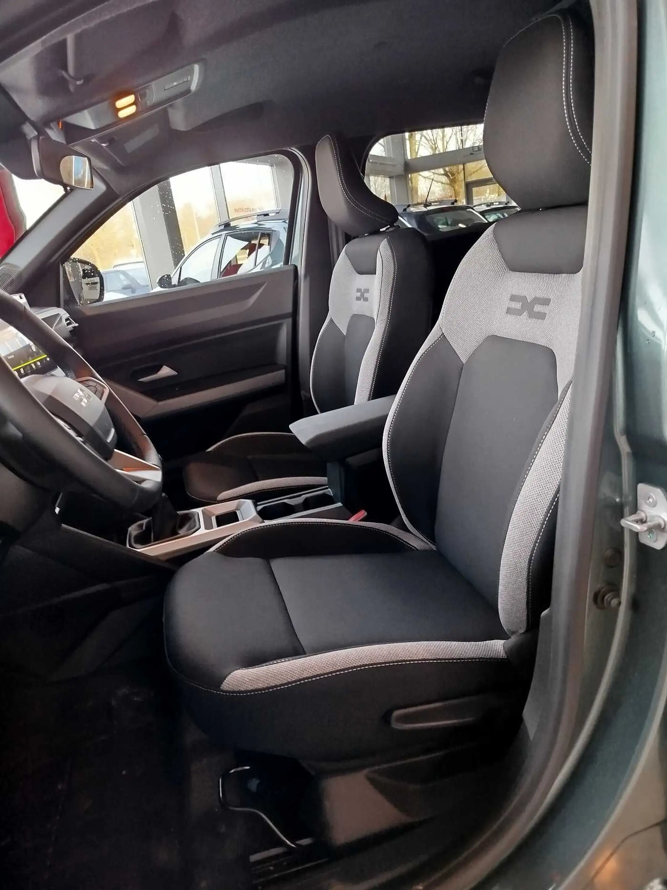 Dacia Duster Journey mild Hybrid 140 WINTER-PLUS-PAKET — photo 9