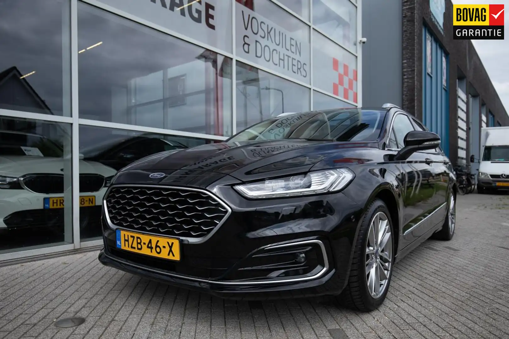 Ford Mondeo Wagon 2.0 IVCT HEV Vignale | Uitzwenkbare trekhaak Zwart - 1