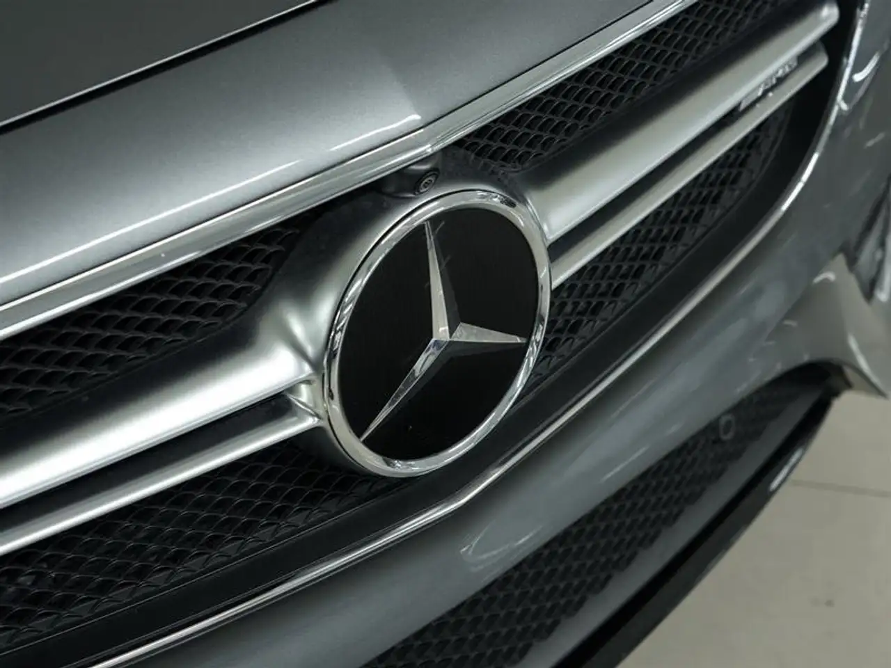 Mercedes-Benz E-Class fotografie Mercedes-Benz E-Class