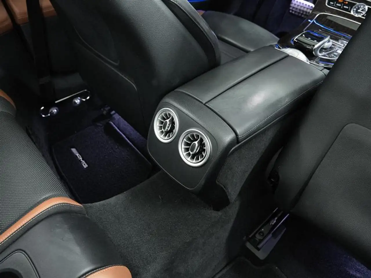 Mercedes-Benz E-Class fotografie Mercedes-Benz E-Class