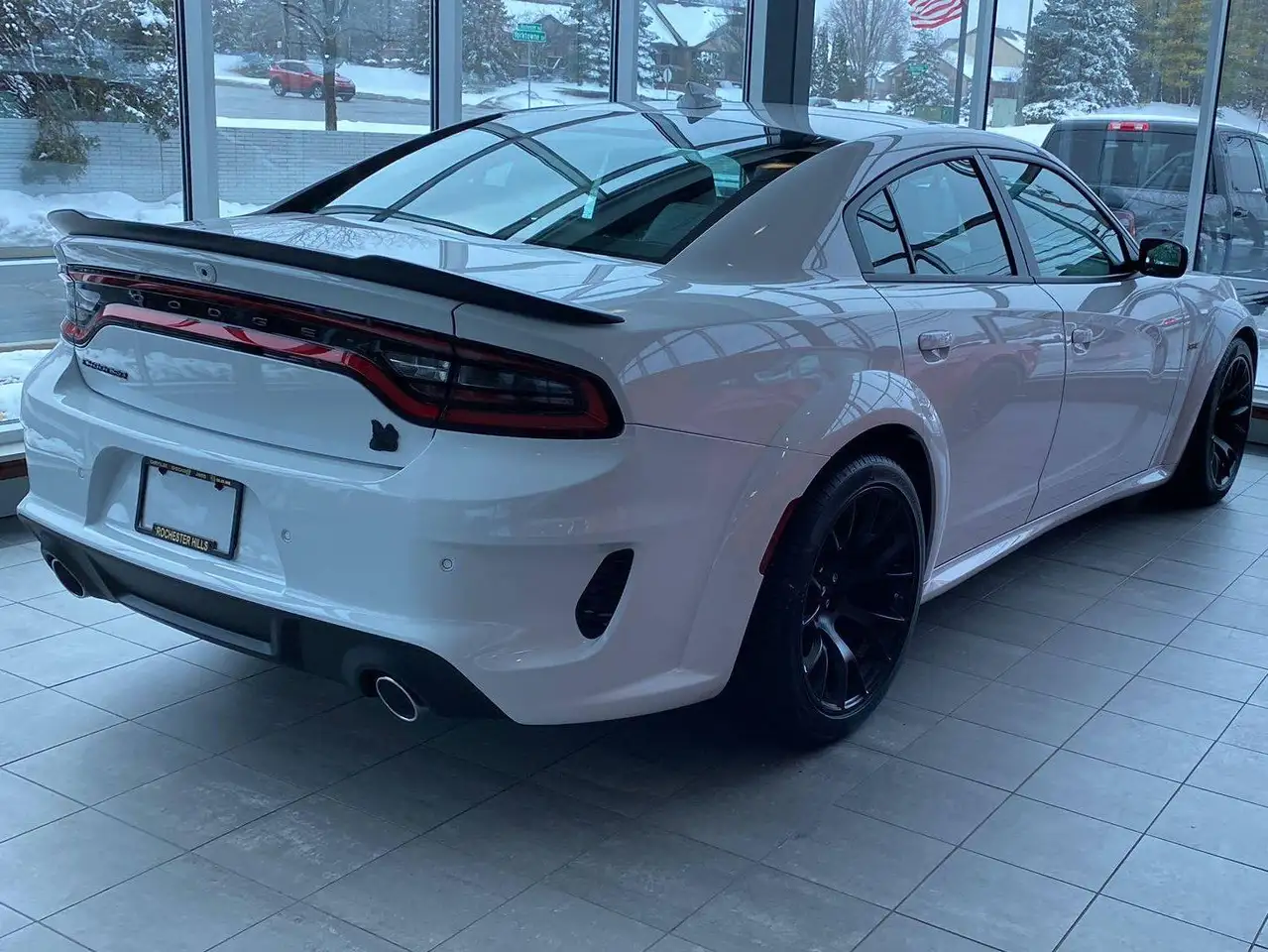 Dodge Charger 2023 — фото 13