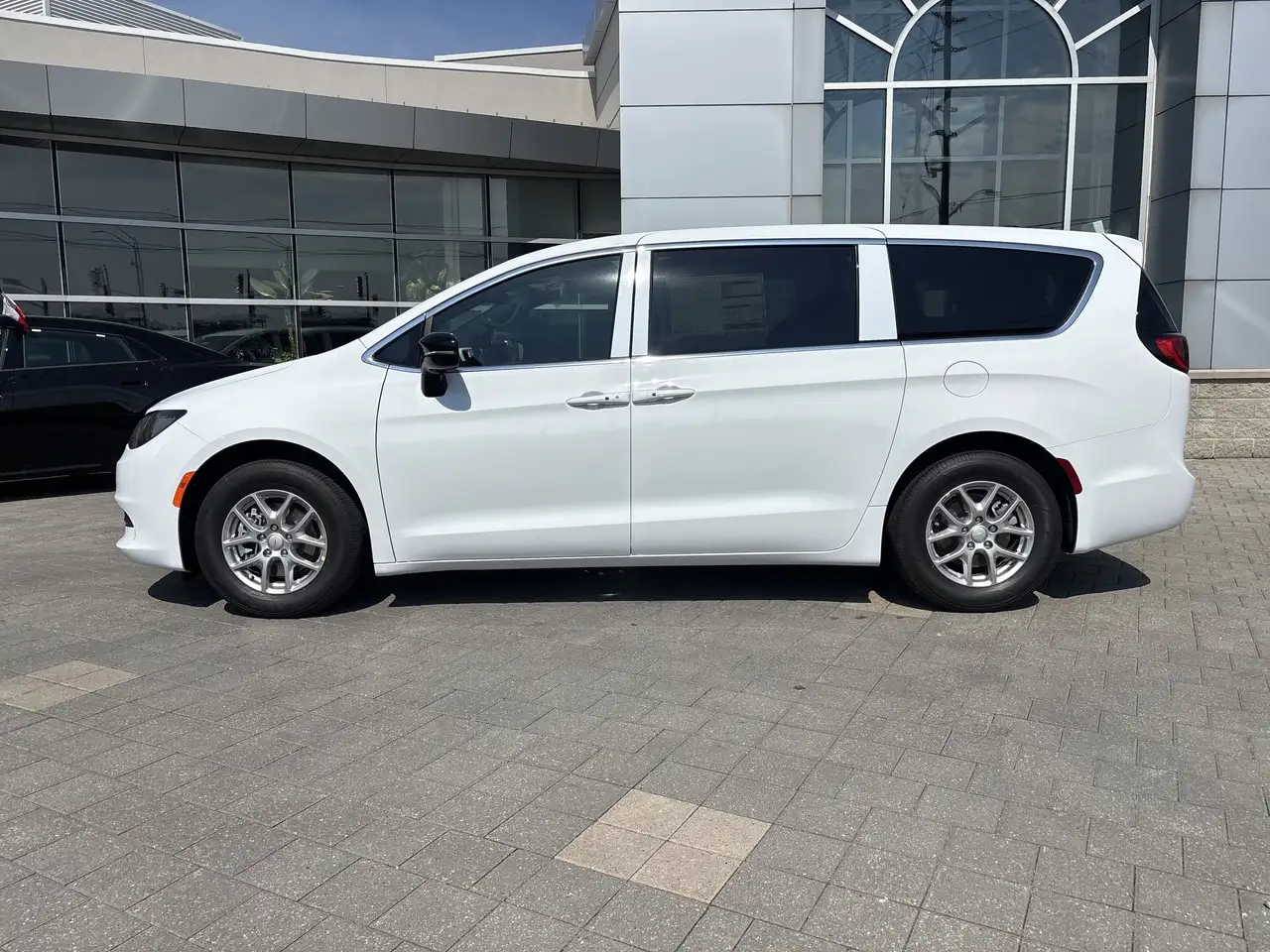 Chrysler Grand Caravan снимка Chrysler Grand Caravan