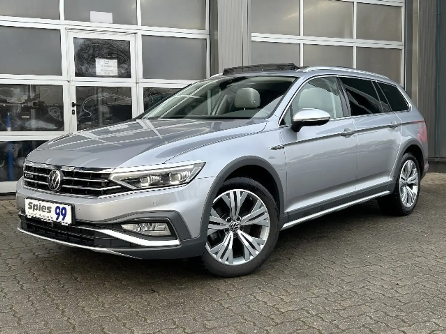 Volkswagen Passat Alltrack Matrix / Panorama / Harman Kardon Zilver - 1