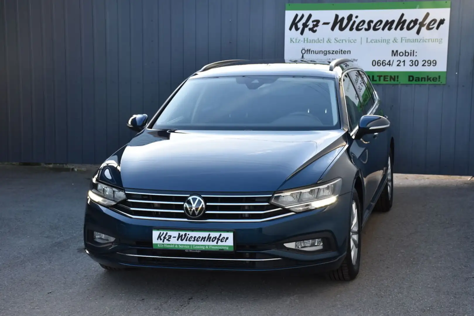 Volkswagen Passat Business 2.0 TDI DSG / Anhängerkupplung / Blau - 2