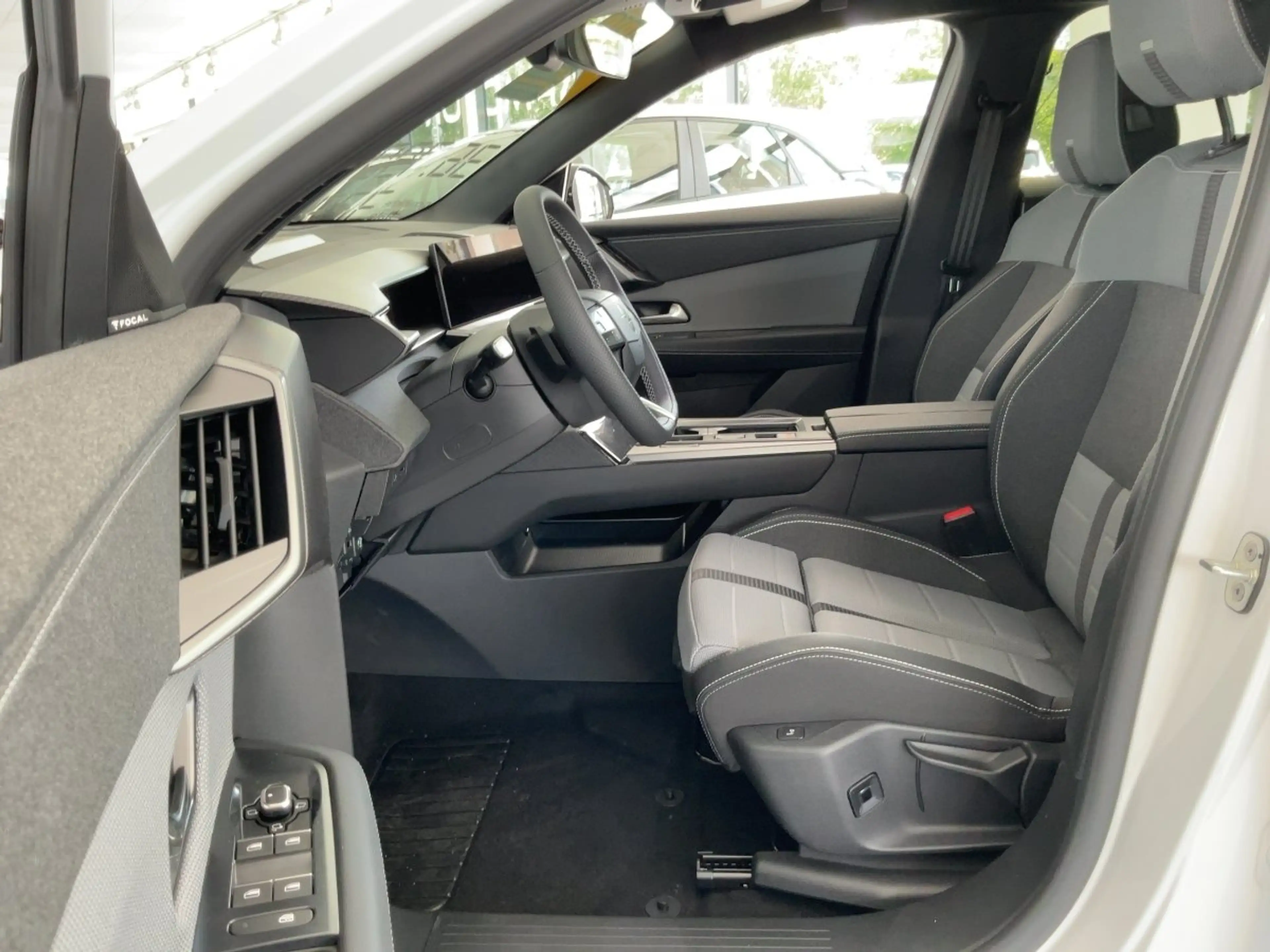 Opel Grandland 1.2 48V Mild- W Edition LED+SHZ+KlimaA — photo 7