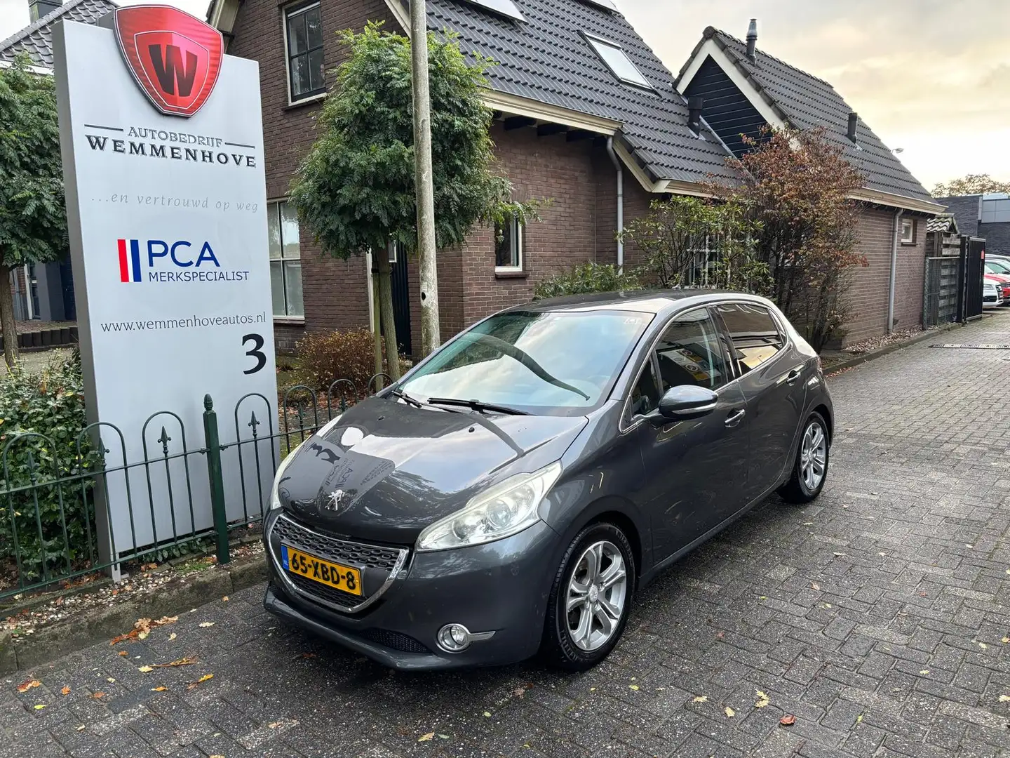 Peugeot 208 1.4 VTi Allure Gris - 2