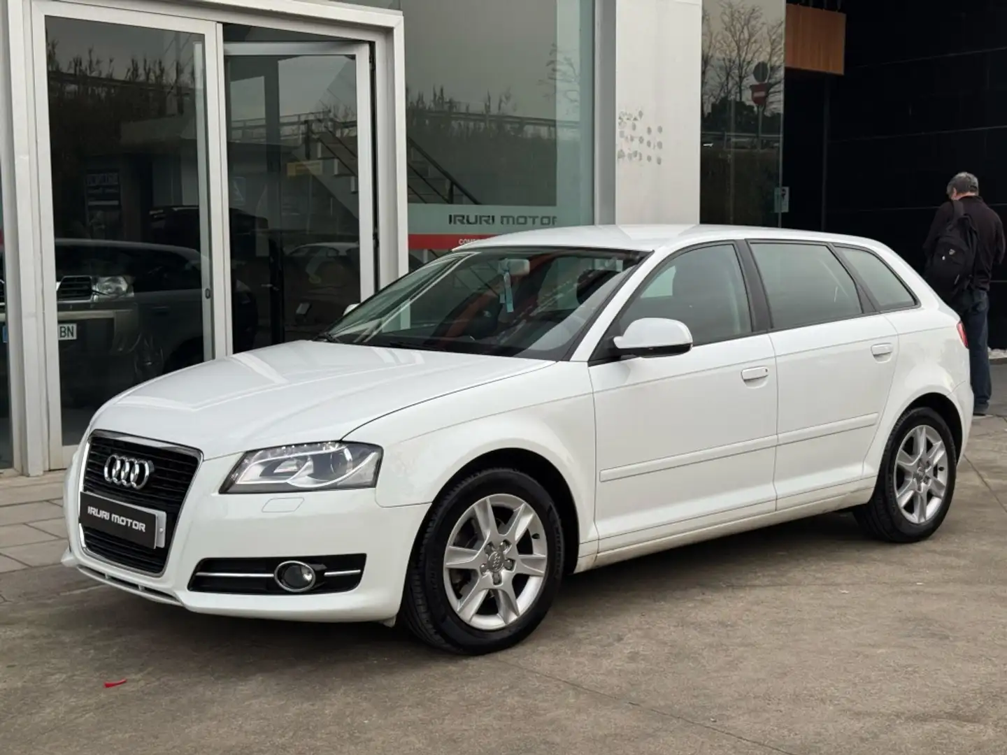 Audi A3 Sportback 1.6TDI Attraction Blanco - 2