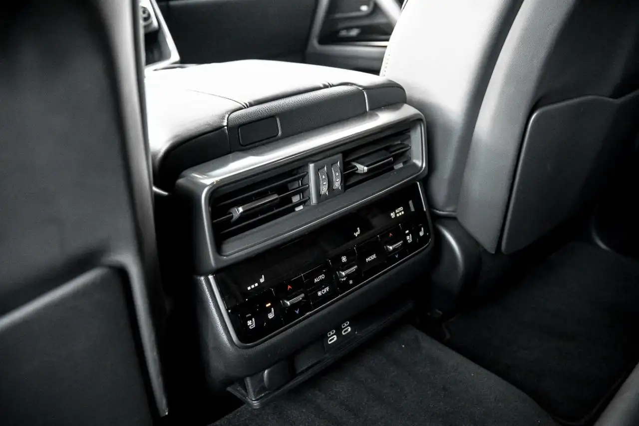 Lexus LX снимка Lexus LX