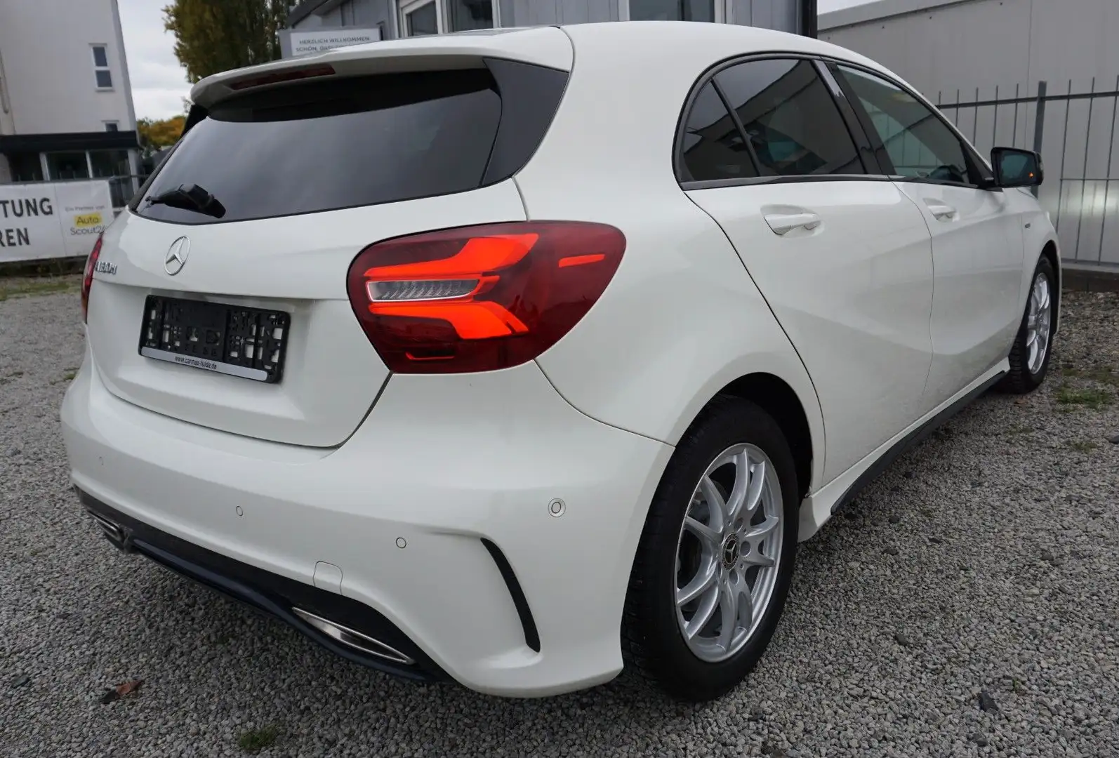 Mercedes-Benz A 180 d AMG Line T.Leder,LED, Navi,SH,PDC Blanco - 2