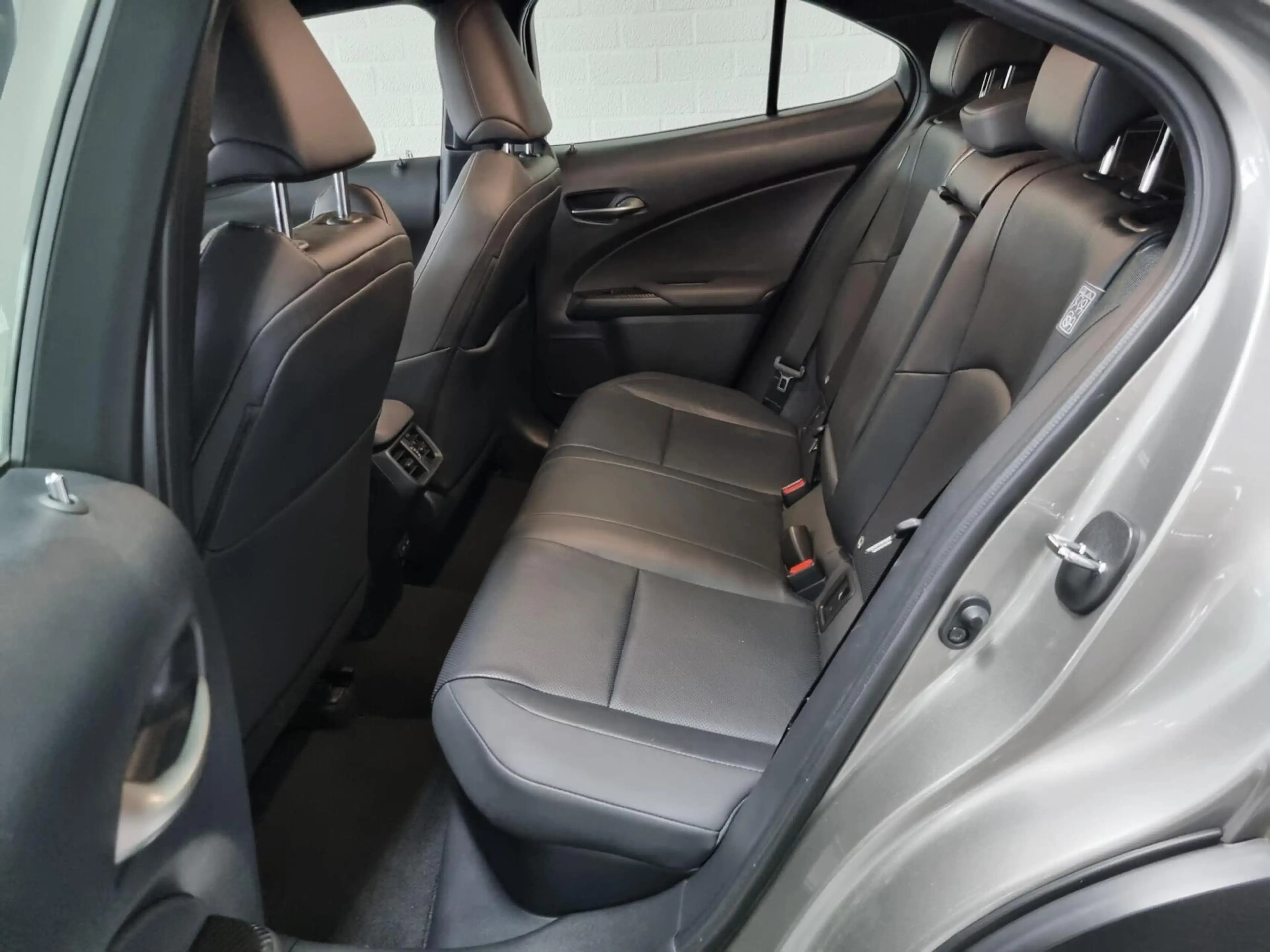 Lexus UX 250h Luxury Line / PDC / Leer / Trekhaak — photo 14