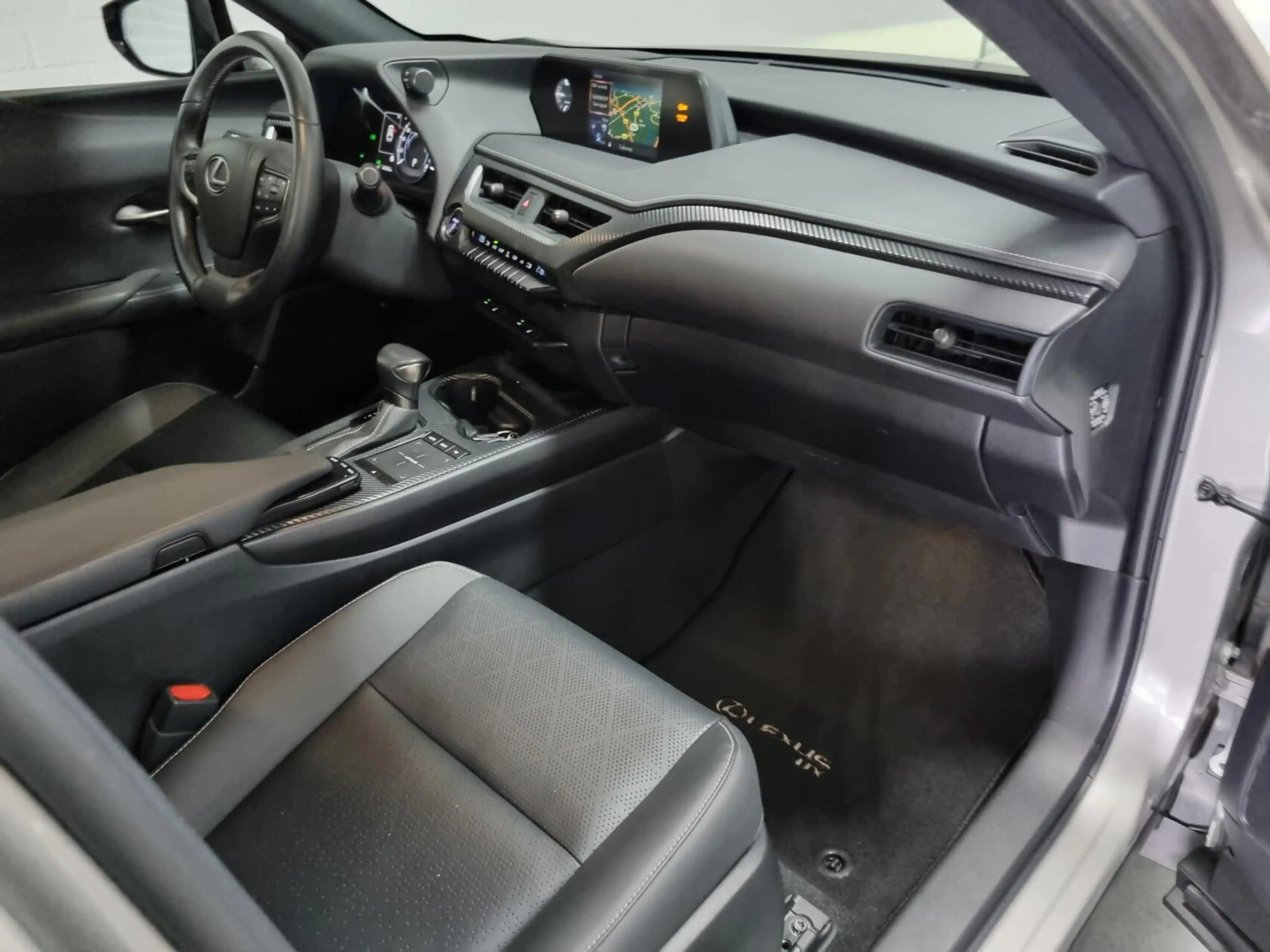 Lexus UX 250h Luxury Line / PDC / Leer / Trekhaak — photo 17