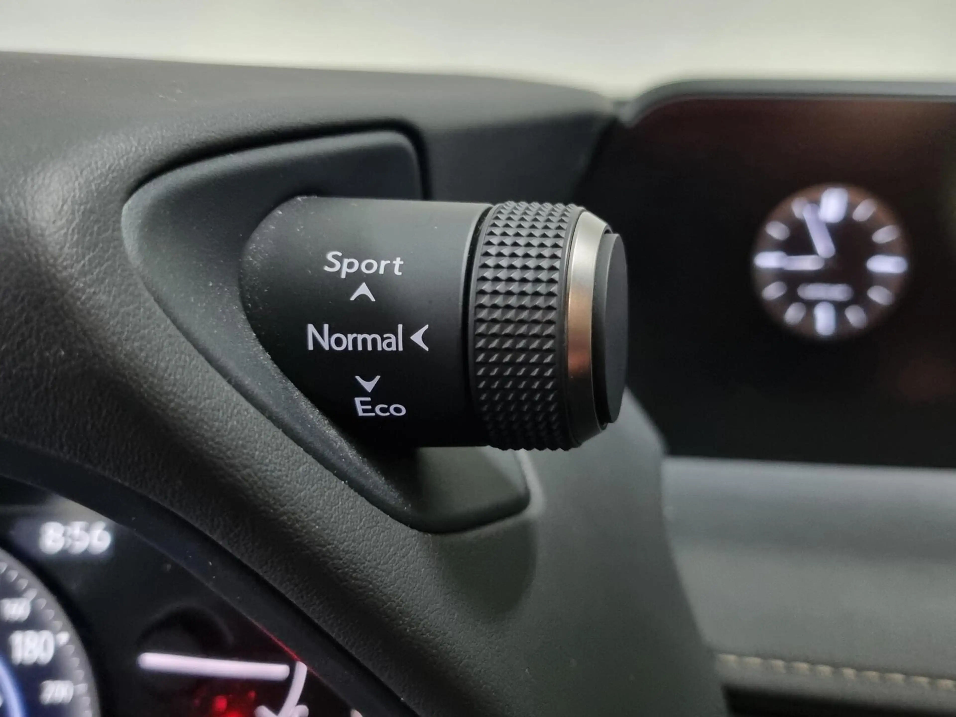 Lexus UX 250h Luxury Line / PDC / Leer / Trekhaak — photo 45