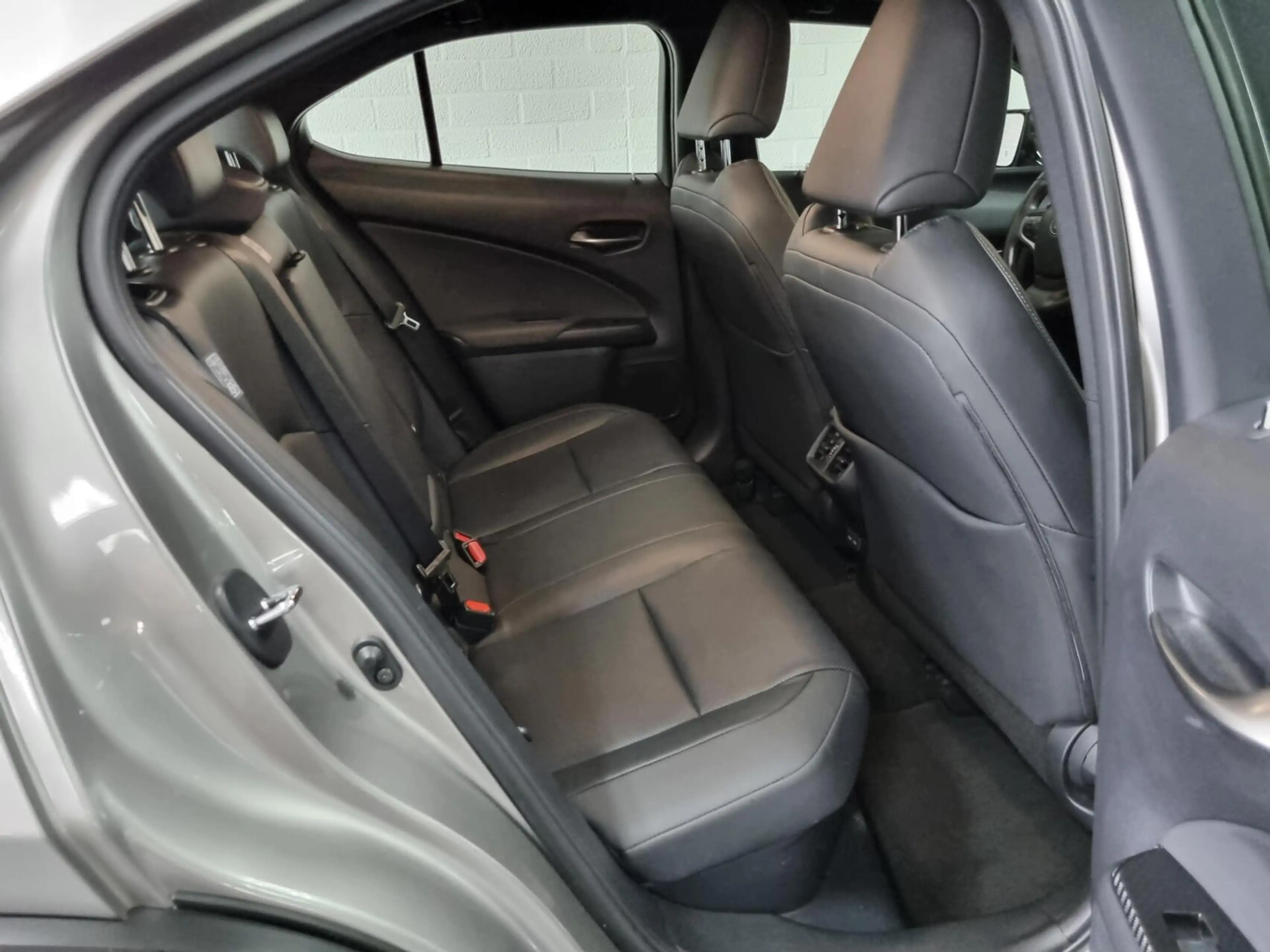 Lexus UX 250h Luxury Line / PDC / Leer / Trekhaak — photo 18