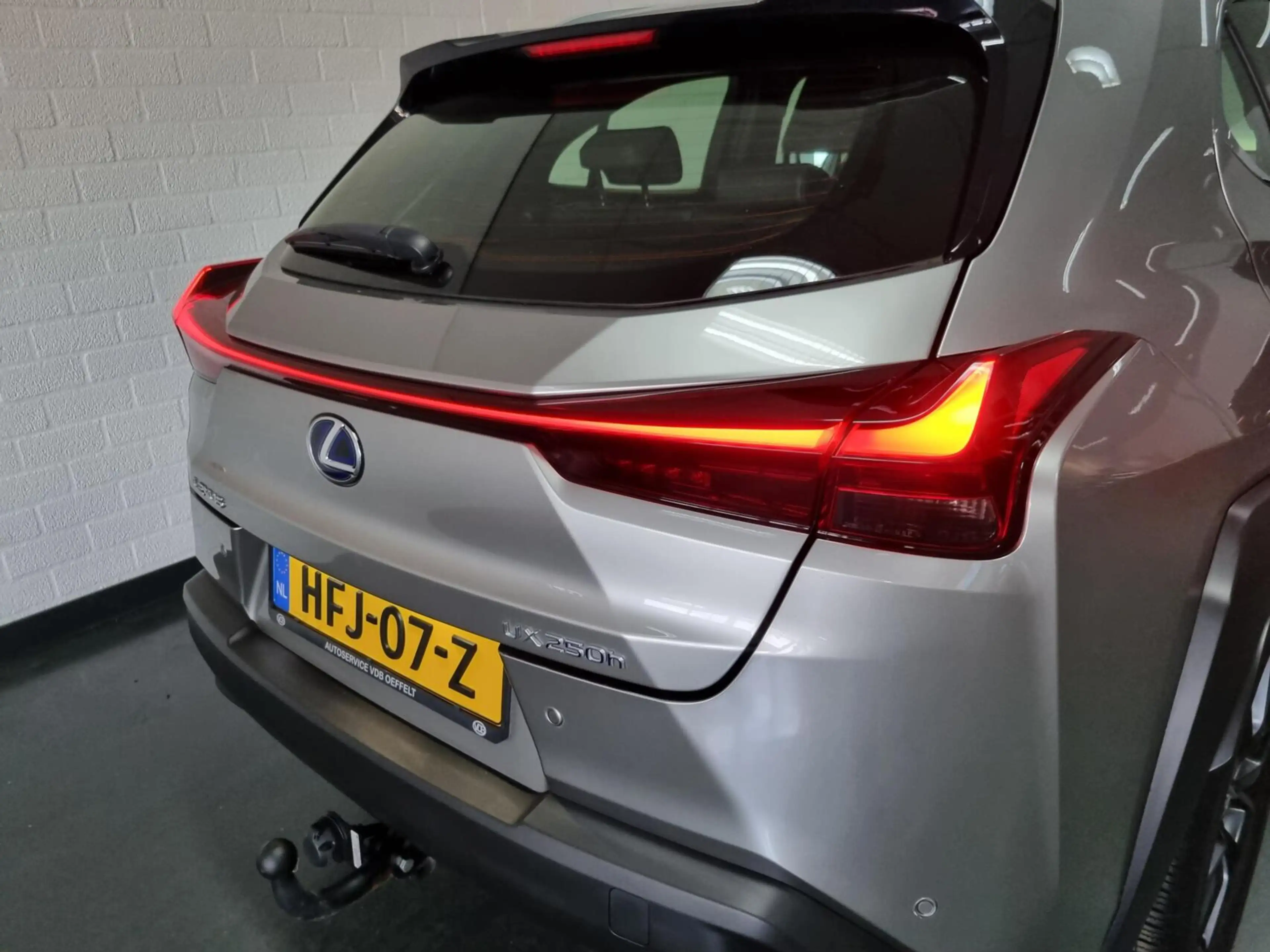Lexus UX 250h Luxury Line / PDC / Leer / Trekhaak — photo 19