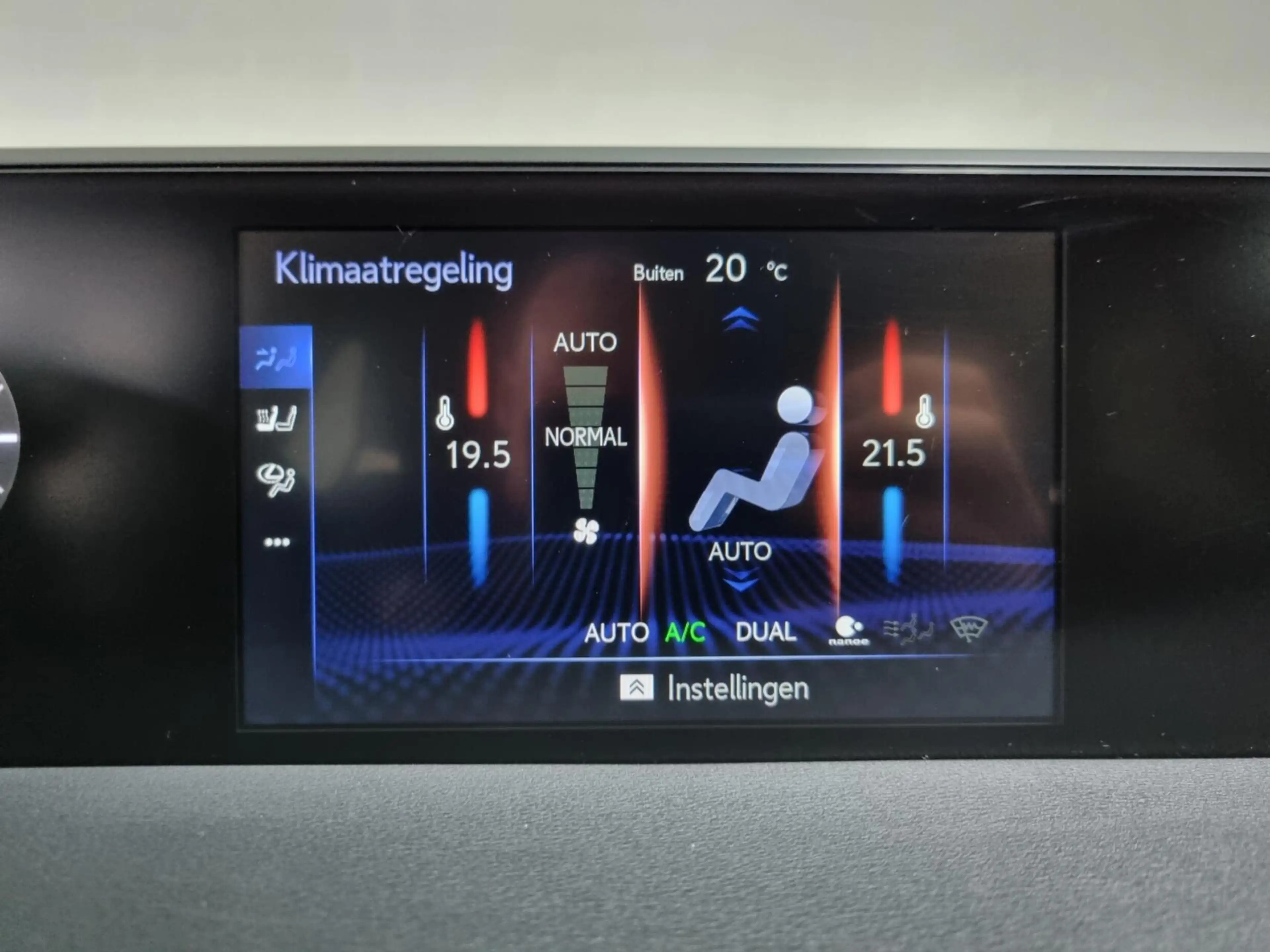 Lexus UX 250h Luxury Line / PDC / Leer / Trekhaak — photo 41