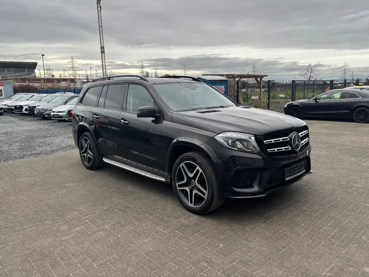 Mercedes-Benz GLS 400 4Matic*AMG LINE*7SITZER* Schwarz - 1
