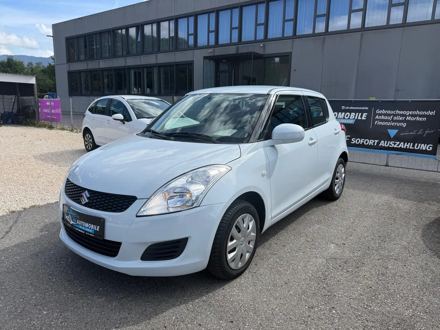 Suzuki Swift Club Weiß - 1