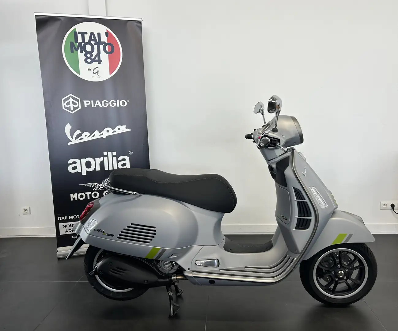 Vespa GTS 300 Gris - 1