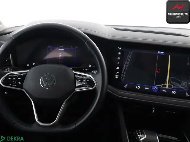 Volkswagen Touareg view 10