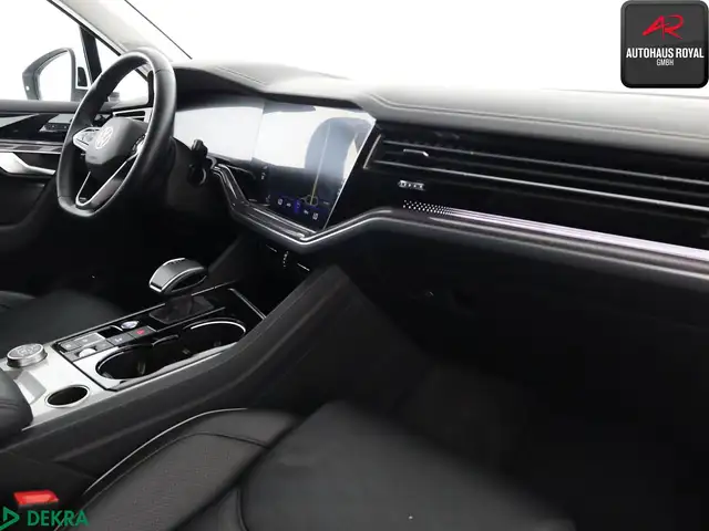 Volkswagen Touareg view 11