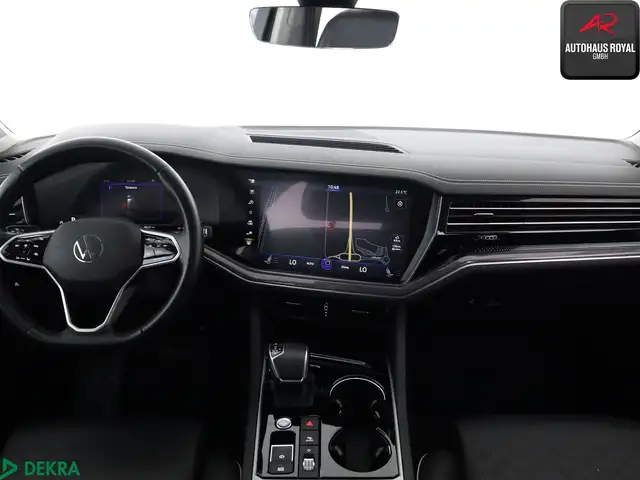 Volkswagen Touareg view 9