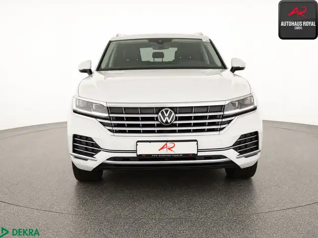 Volkswagen Touareg view 8