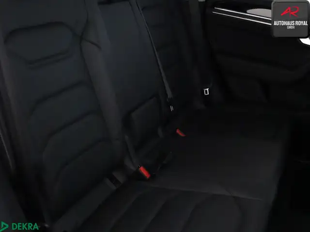 Volkswagen Touareg view 13