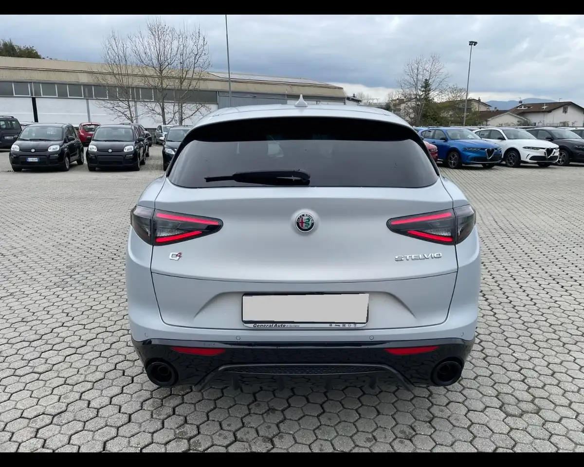 Alfa Romeo Stelvio 2024
