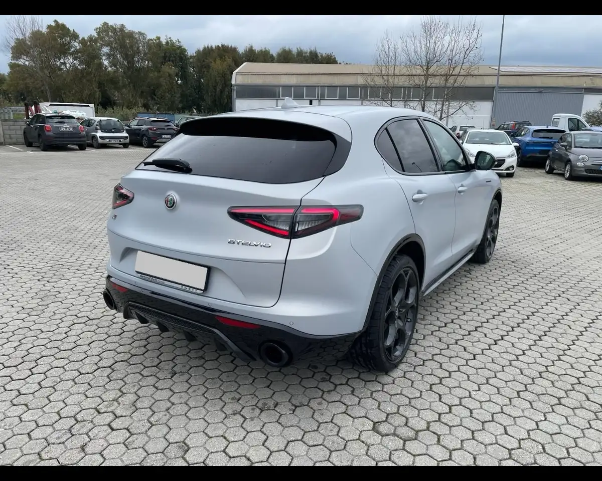 Alfa Romeo Stelvio 2024