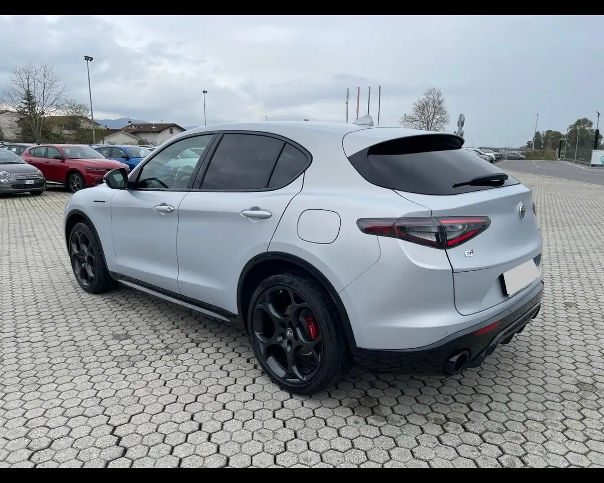 Alfa Romeo Stelvio 2024