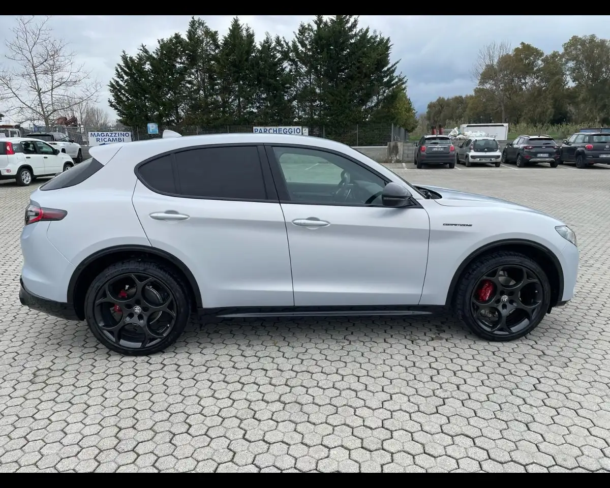 Alfa Romeo Stelvio 2024 — фото 6