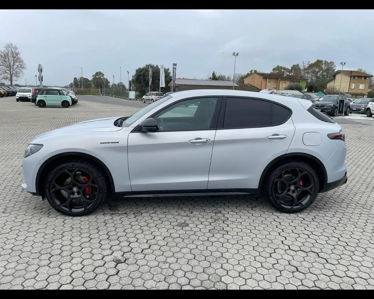 Alfa Romeo Stelvio 2024