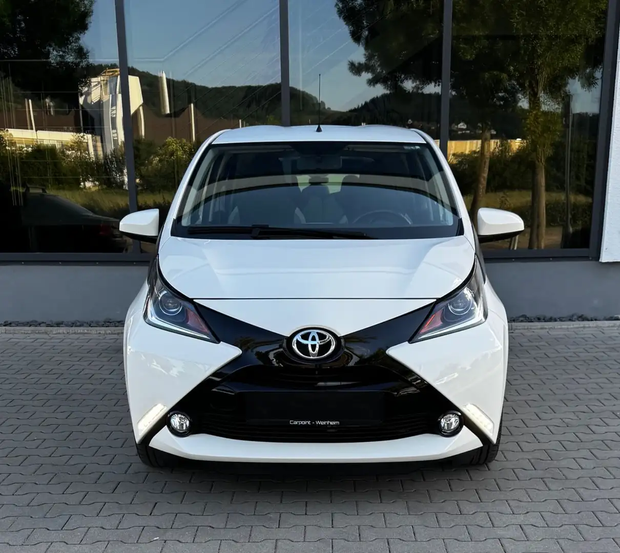 Toyota AYGO x-play AUTOMATIK*WENIG KM*KLIMA*KAM*TEL*LED Alb - 1
