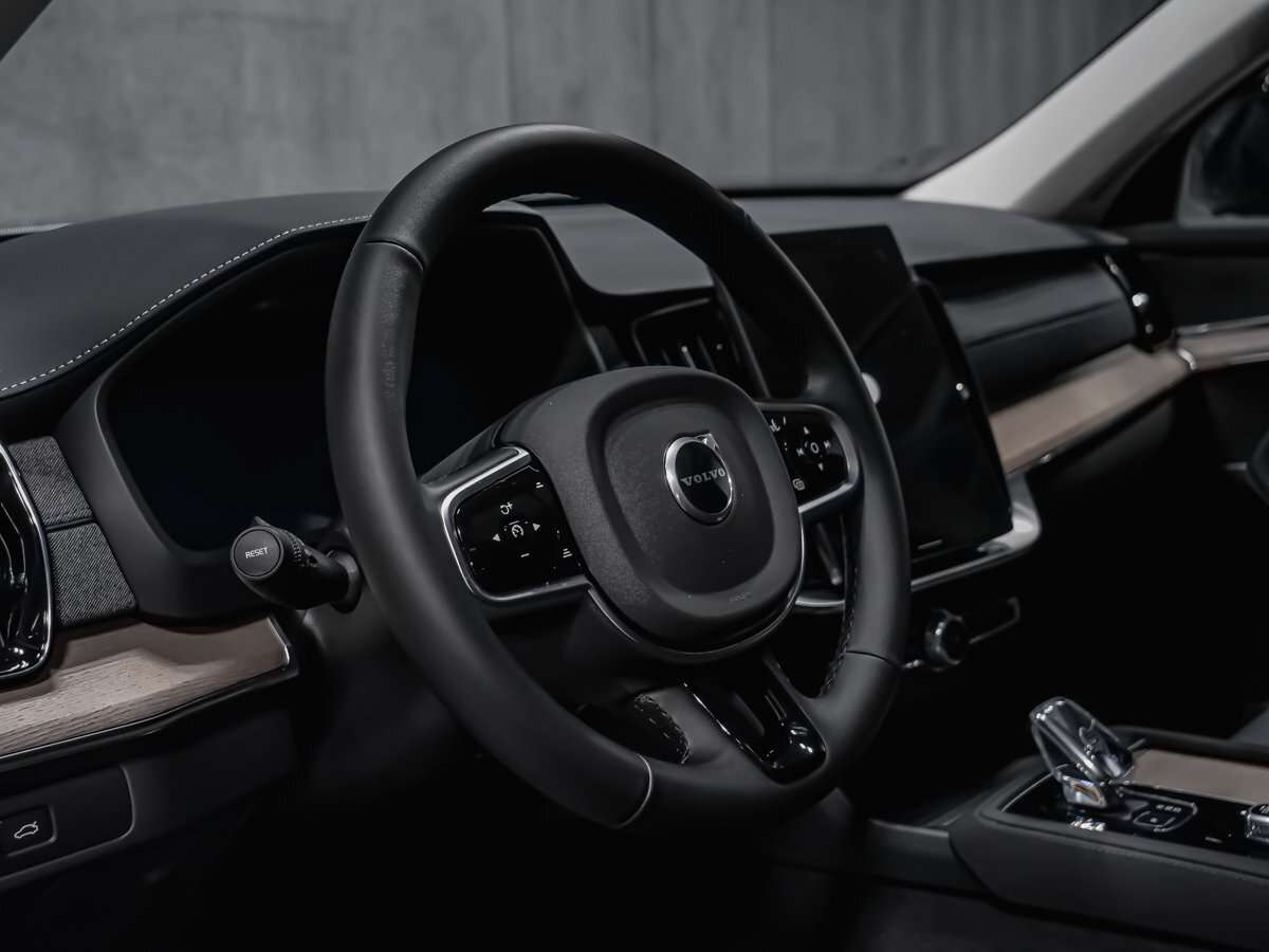 2026 Volvo XC90 Plus 7-Seater (Dark Theme) thumb 9