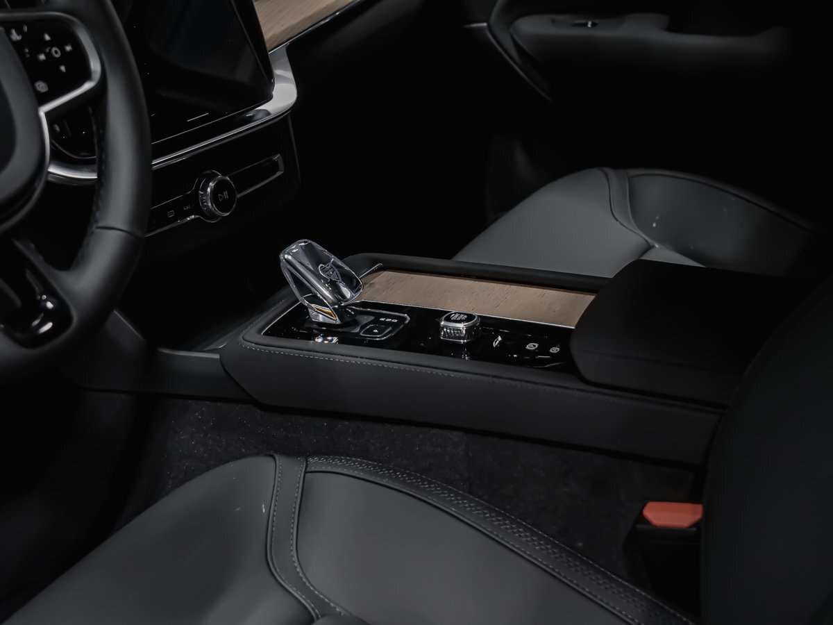 2026 Volvo XC90 Plus 7-Seater (Dark Theme) thumb 8